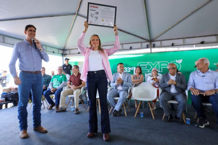 rafel bueno e cellina leão