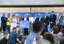 Ibaneis Rocha sanciona projeto de lei que cria o Cartão Uniforme Escolar no DF