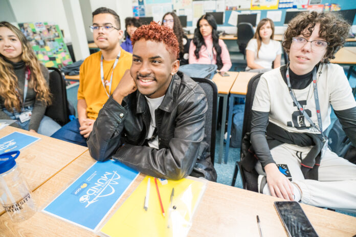 estudante-reino-unido-CAPA