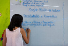 Governo do DF sanciona lei que amplia valorização da carreira do magistério público